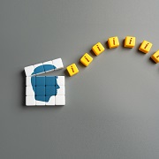 Símbols d'informació eixint d'un cervell